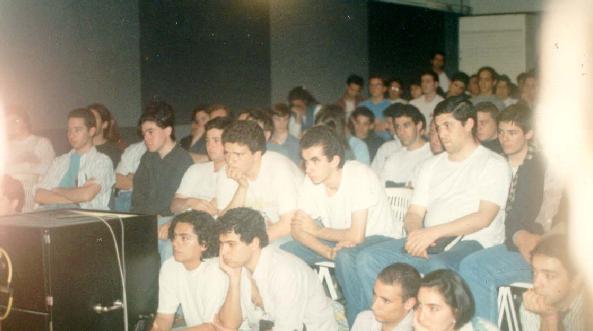 Imagem da multidao que estava assistindo