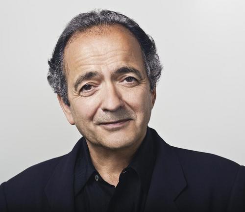 Incessant whiner Gerald Celente brags about dating Jew women and has a mostly Jewish staff at his future-telling parlor.