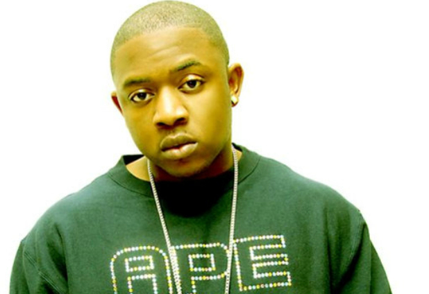 Mack Maine: Yes, that t-shirt says "ape."