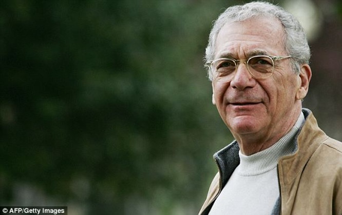 Sidney Pollack was also talked into spying for the Jews by Milchan Sidney Pollack was also talked into spying for the Jews by Milchan