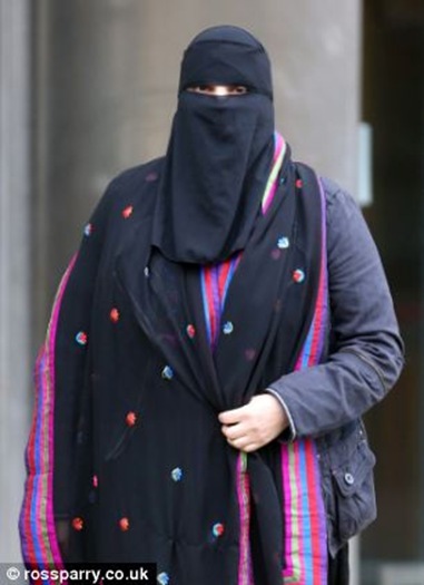 Sexy Sidra Fatima ran the scam for nearly two years, conning seven men out of £35,000. Sexy Sidra Fatima ran the scam for nearly two years, conning seven men out of £35,000.