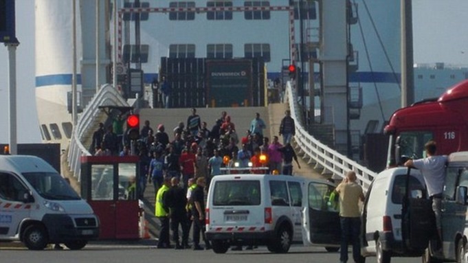 1409817897240_wps_9_Calais_migrants_foiled_as
