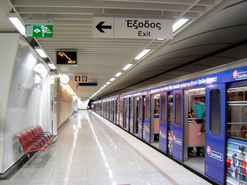 Athens_metro_train_at_Acropolis_station