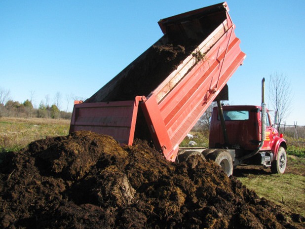 fal11_manure-delivery