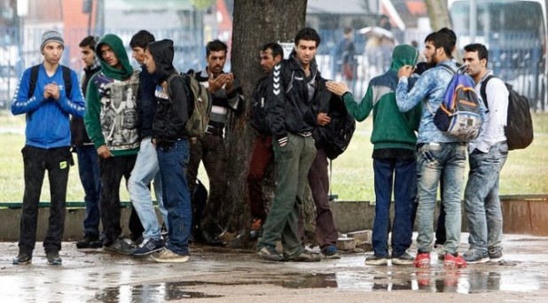 JP-MIGRANTS1-master6751-672x372