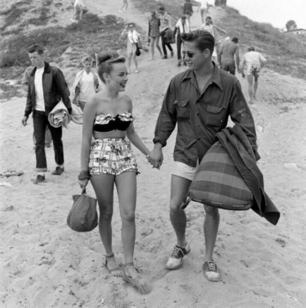 There are no faggots at the beach.