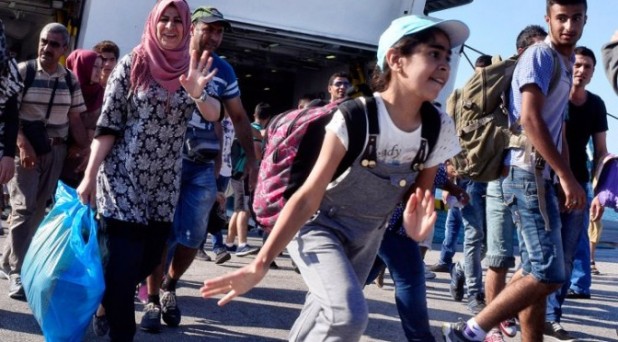 syrian-migrants-athens-ship-672x372