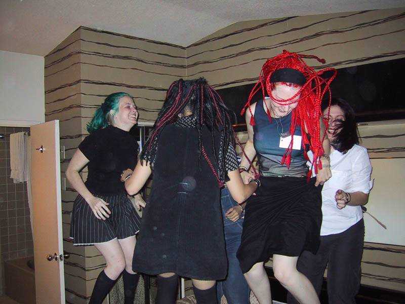 008-bedjumpingmafia01